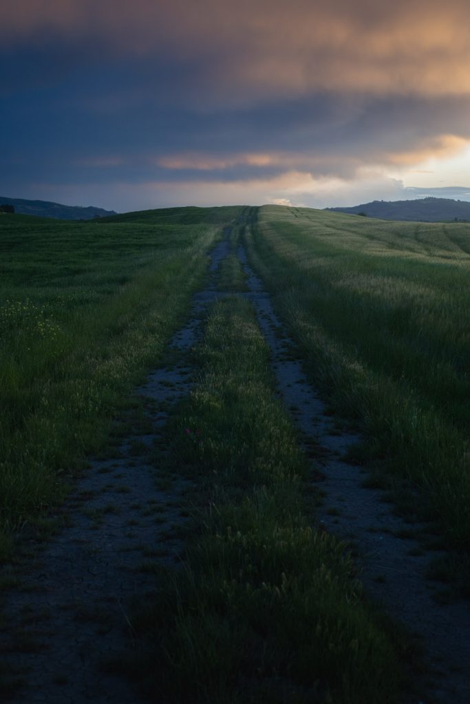 Workshop-primavera-in-Toscana-crete-senesi-val-d'orcia-paesaggio-backstage