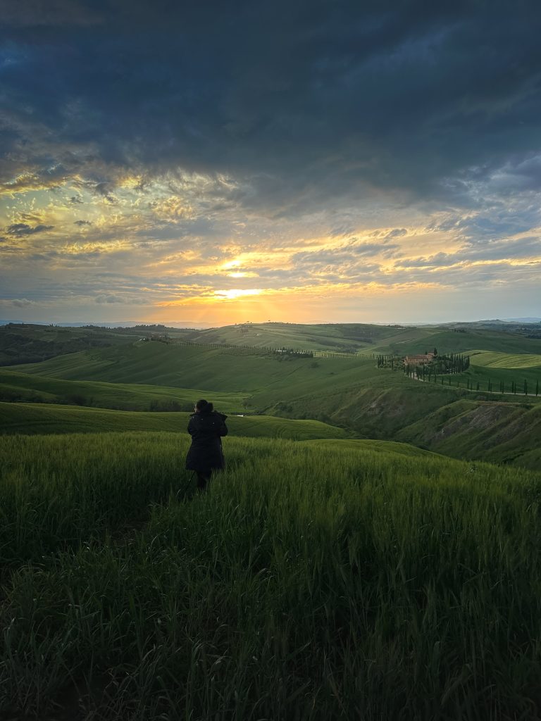 Workshop-primavera-in-Toscana-crete-senesi-val-d'orcia-paesaggio-backstage