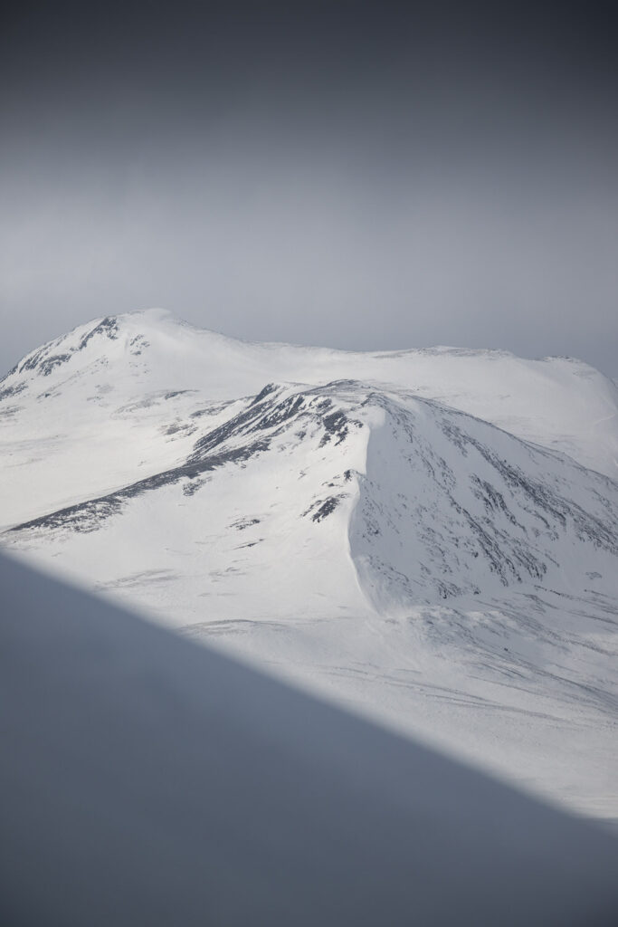 paesaggio invernale innevato in norvegia